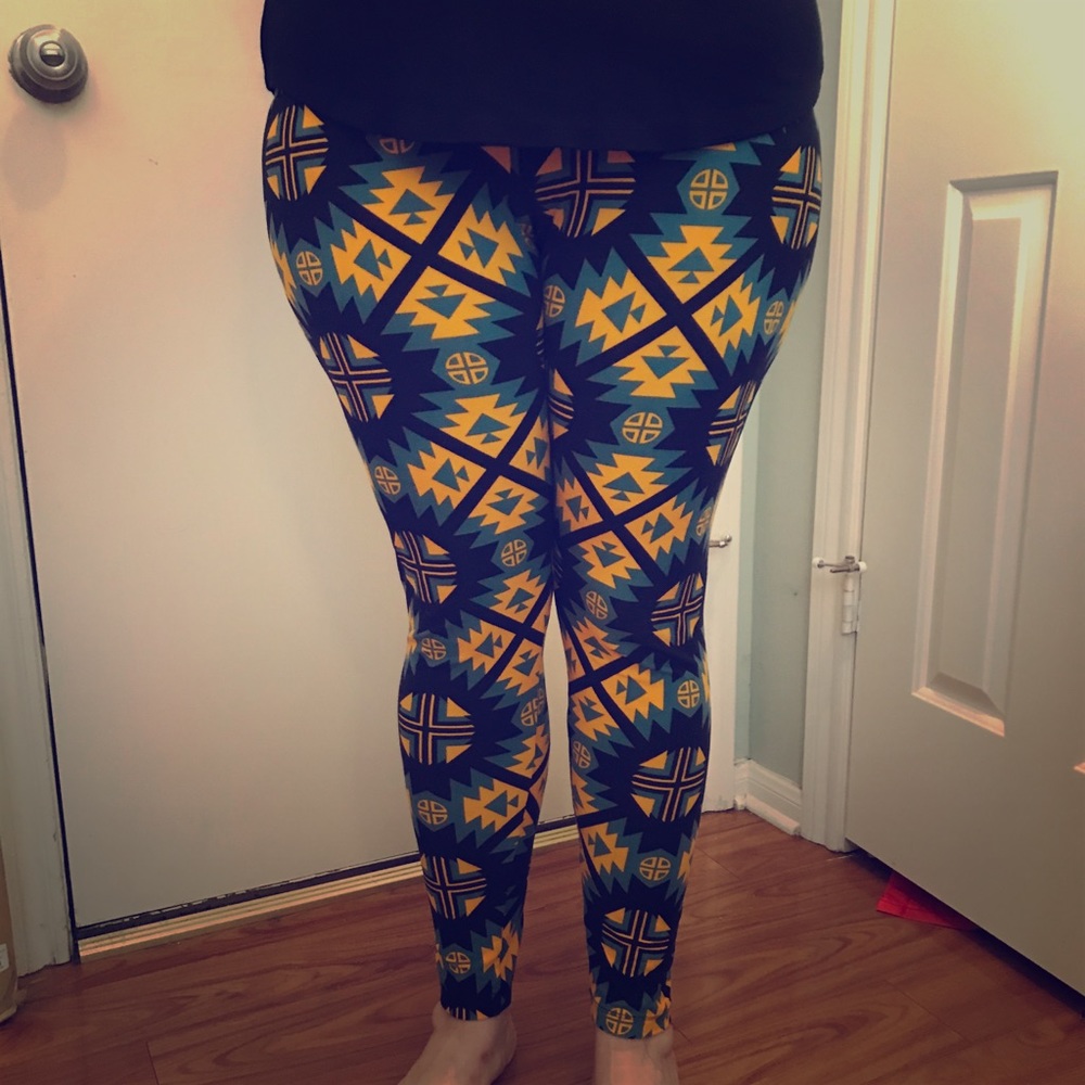 Lularoe Tall& Curvey Geometric Leggings